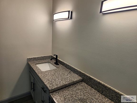 4th image of 209 Shary Ave