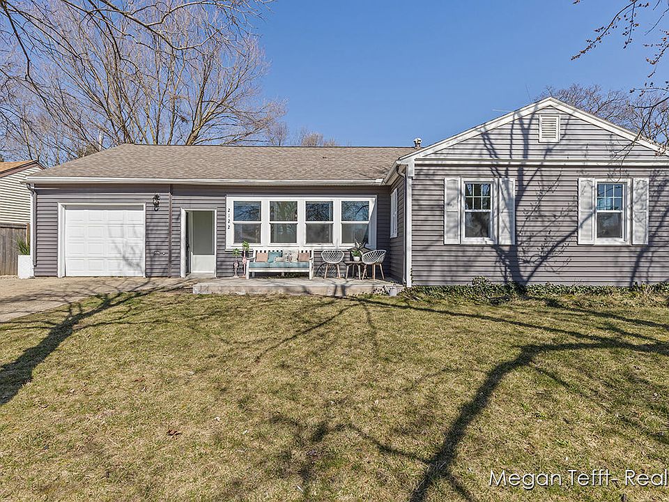 1st image of 2122 Audley Dr NE