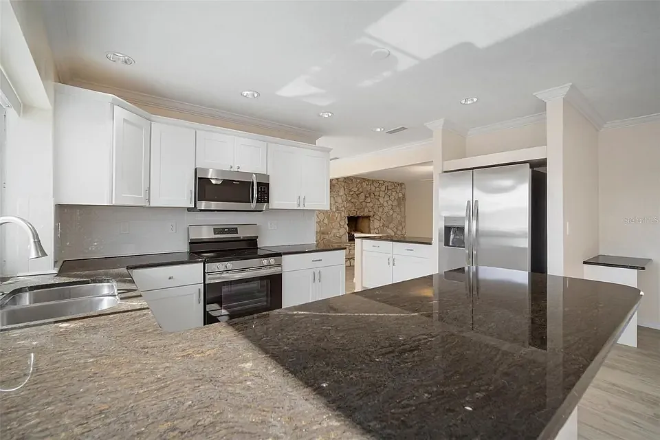 3 bed, 1750 sqft, $4,350 — Photo 2