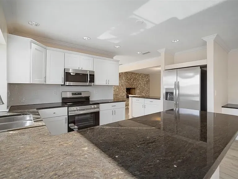 910 Spindle Palm Way — Photo 2