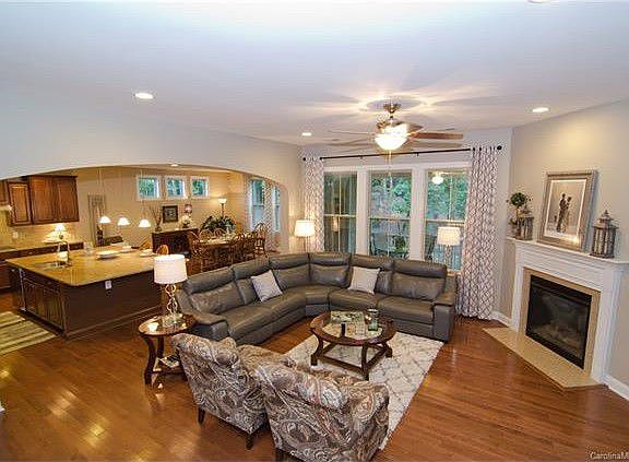 3rd image of 12828 Elkhorn Dr