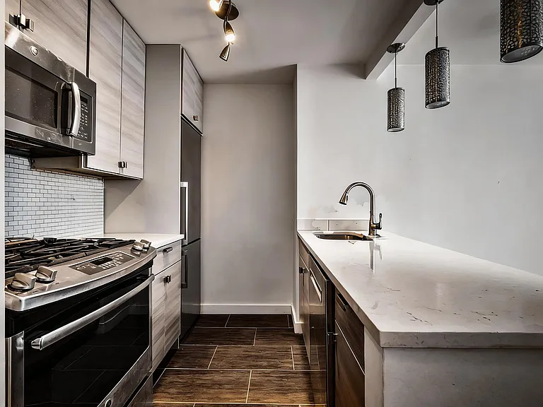 200 Rector Pl #26L — Photo 4