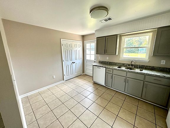 5th image of 702 Candler Ave