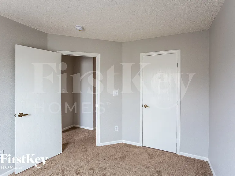 10320 Liverpool Way — Photo 13