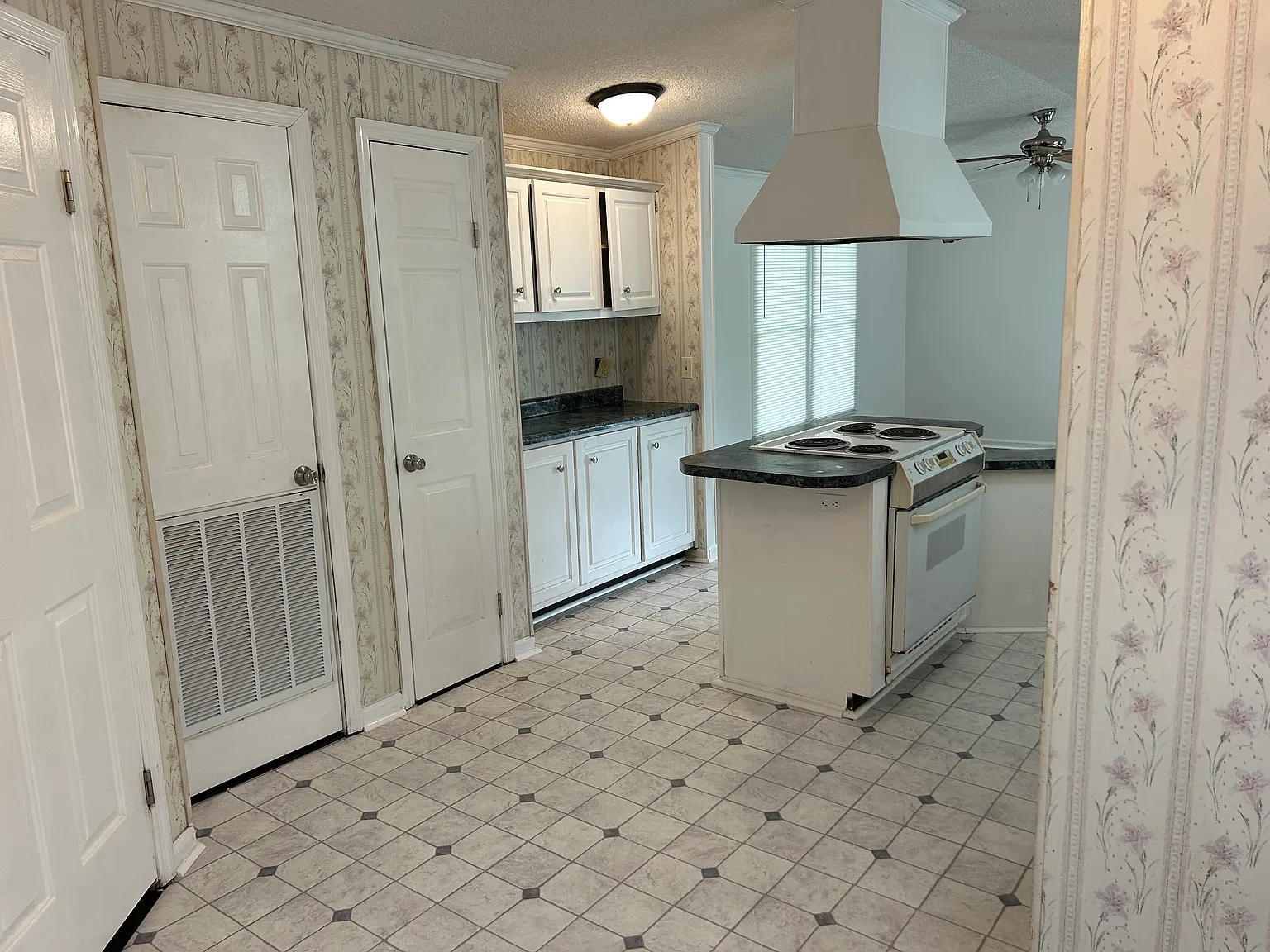 2 bed, 1000 sqft, $1,250 — Photo 3