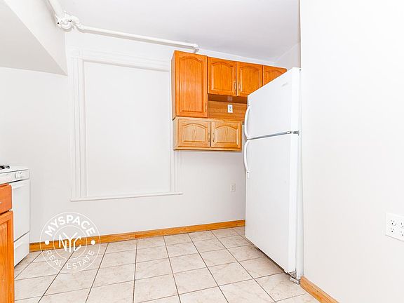4th image of 1119 Bergen St #1C