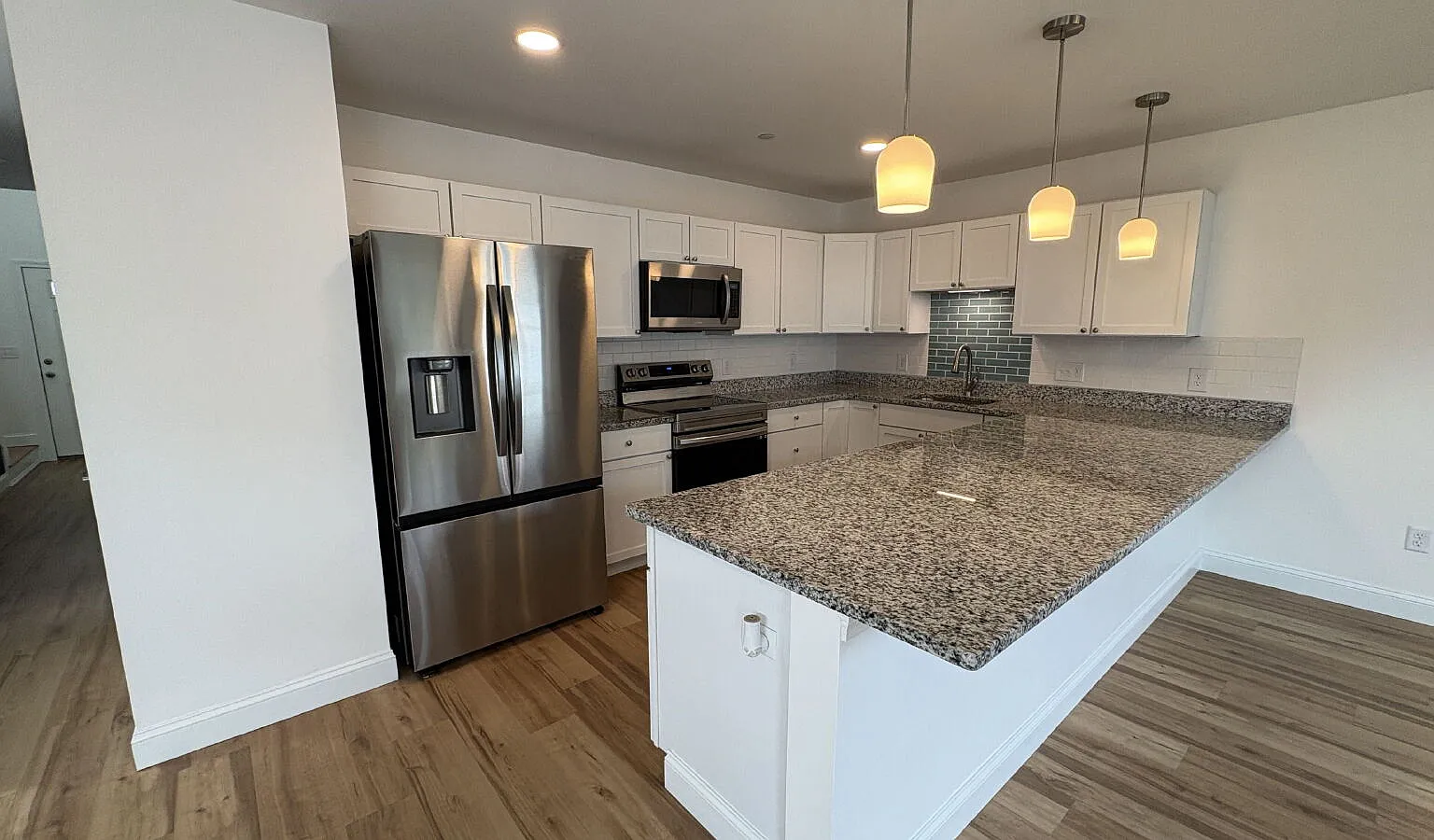 3 bed, 2.5 bath, 1750 sqft, $3,200 — Photo 1