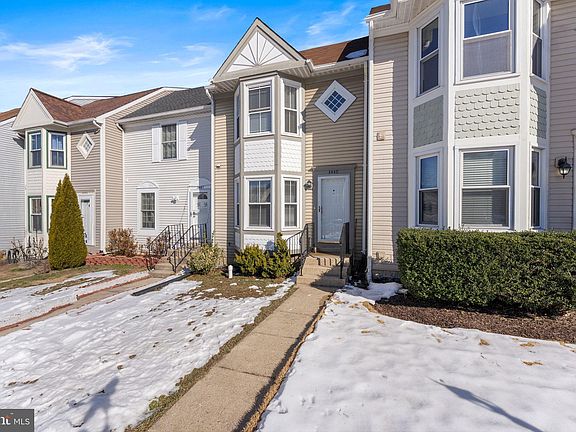 3rd image of 3449 Caledonia Cir