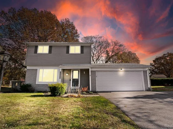 2716 Ravenglass Rd, Waterford, MI 48329