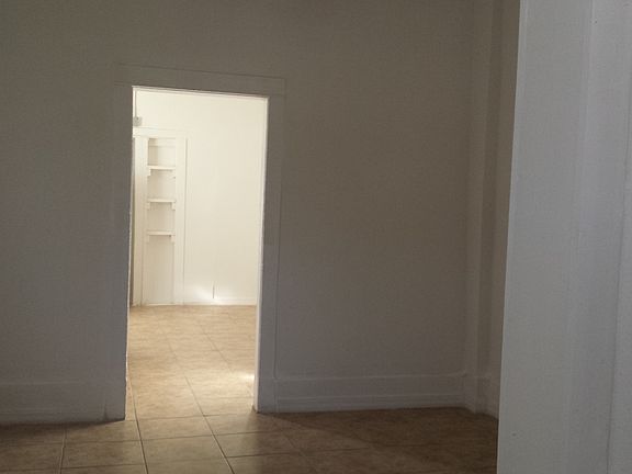 3rd image of 622 Santa Fe Ave SE