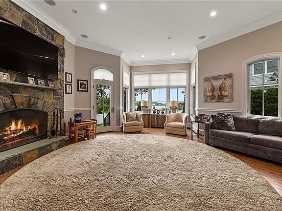 3rd image of 10 Hilltop Dr