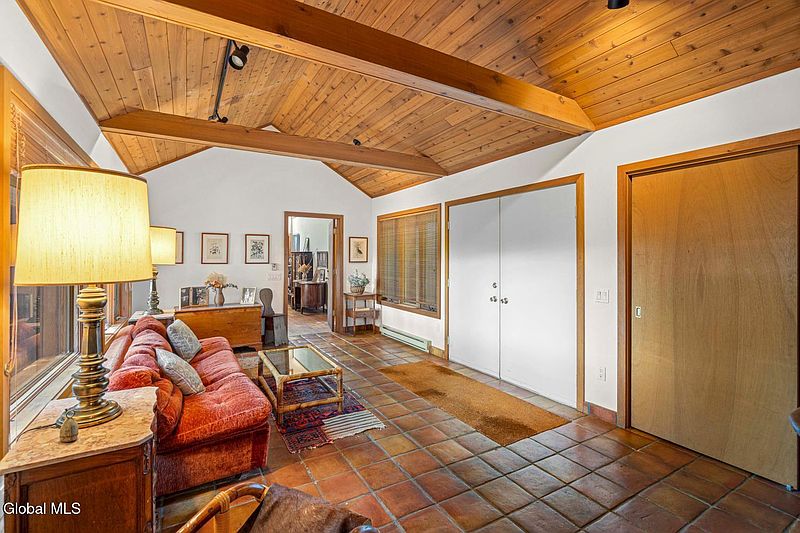 4th image of 7 Indian Brook Drive