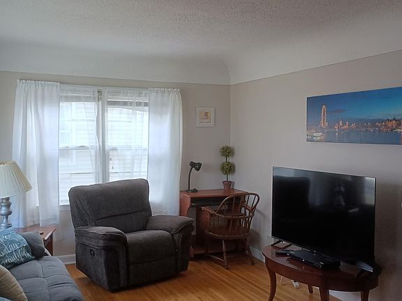 4th image of 919 7th Ave NW