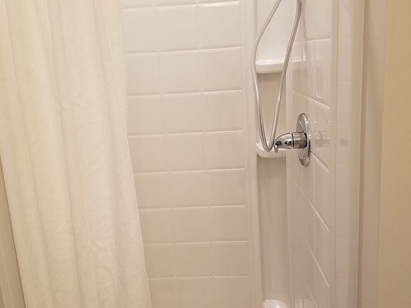 3rd image of 907 Promenade Ln