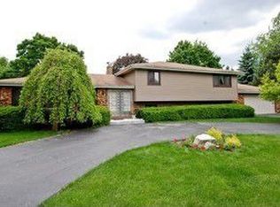 29W445 Garden Dr, Bartlett, IL 60103