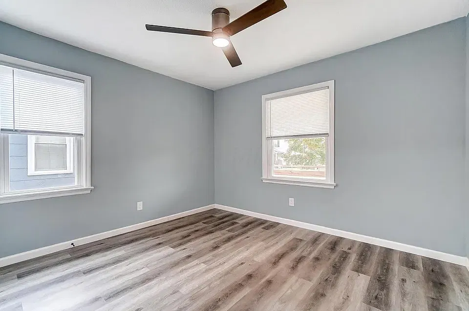 3 bed, 1.5 bath, 980 sqft, $850 — Photo 2