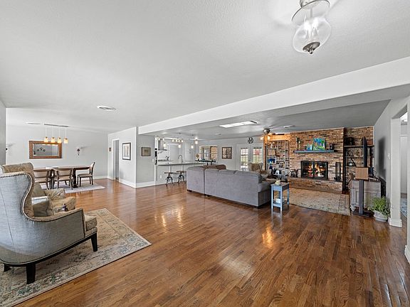 4th image of 710 Mockingbird Ln N