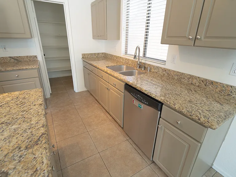 1492 N Saddle St — Photo 8