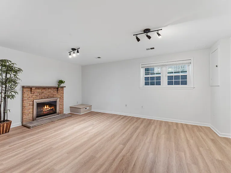 7428 Chummley Ct — Photo 25