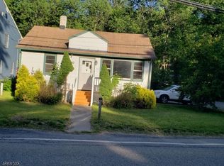 180 Lakeshore Dr, Hewitt, NJ 07421