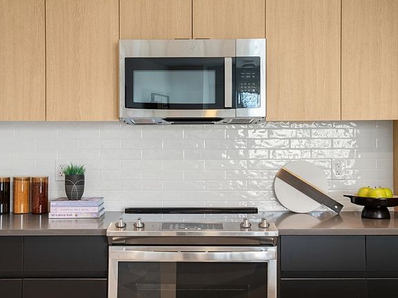 2nd image of 424 Summit Ave #416