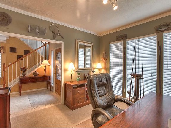 5th image of 1801 Oak Wood Dr E