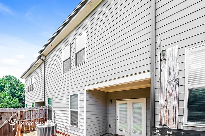 1012 Pearce Way — Photo 11