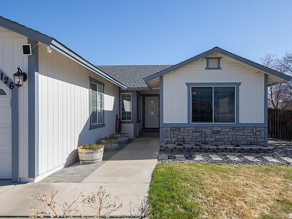 3rd image of 126 Catrina Ct