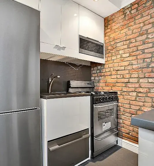 521 E 5th St #R3B — Photo 3