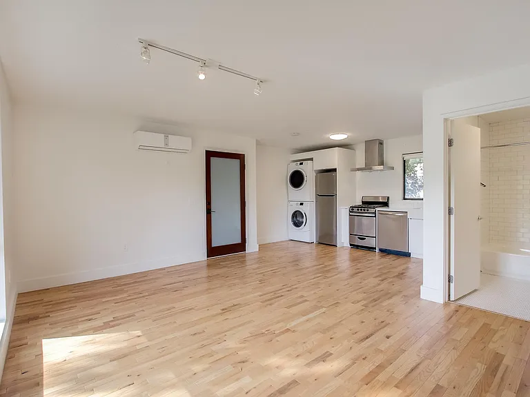 5525 Media Dr #8 — Photo 3