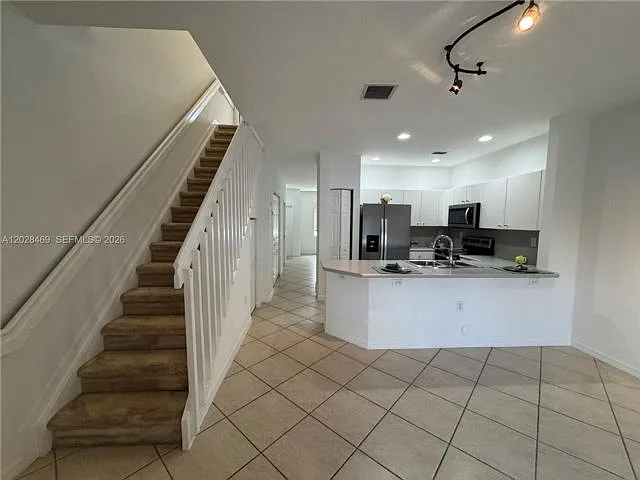 3 bed, 2.5 bath, 1420 sqft, $2,900 — Photo 4