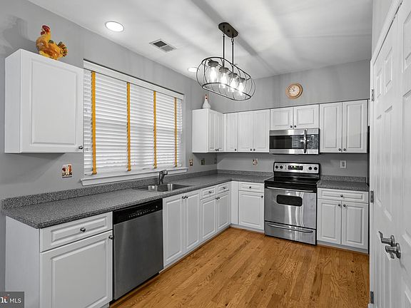 5th image of 2421 Lizbec Ct Unit 11C