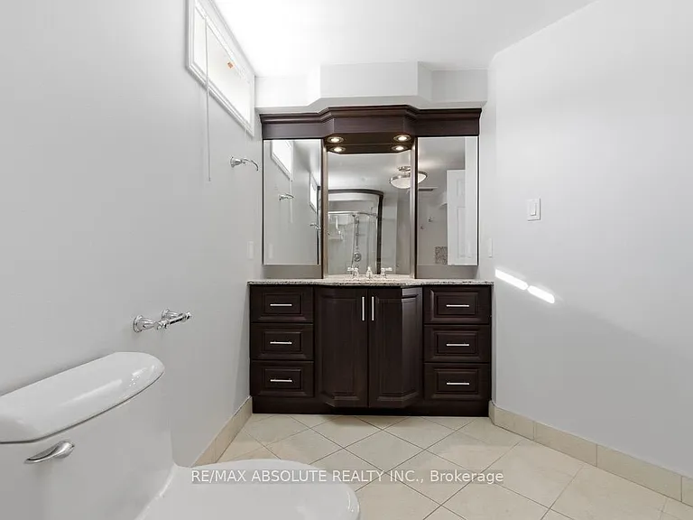 10 Elma St — Photo 16