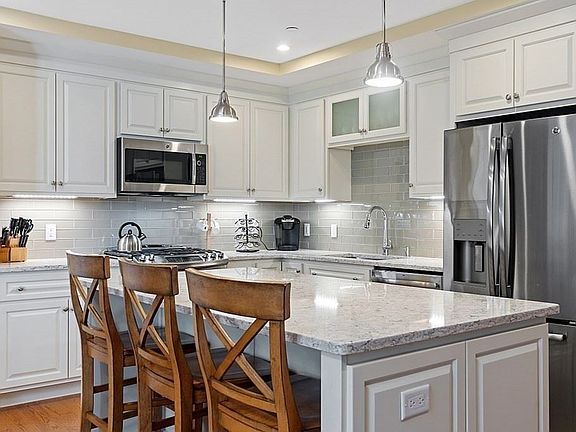5th image of 201 Elliott St Unit 607