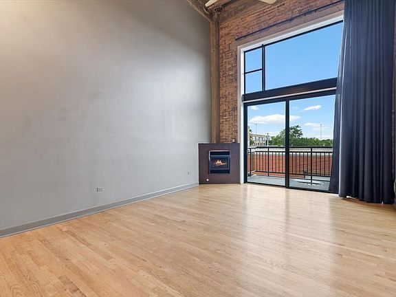 4th image of 2545 S Dearborn St APT 331