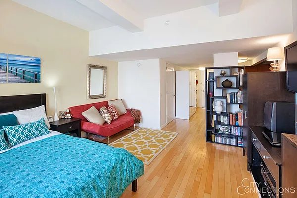 Rented by City Connections Realty | media 10