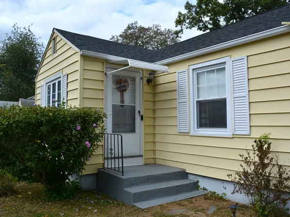 44 Brookside Cir, Springfield, MA 01129