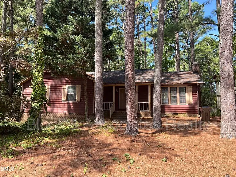 200 Lake Pine Dr — Photo 2