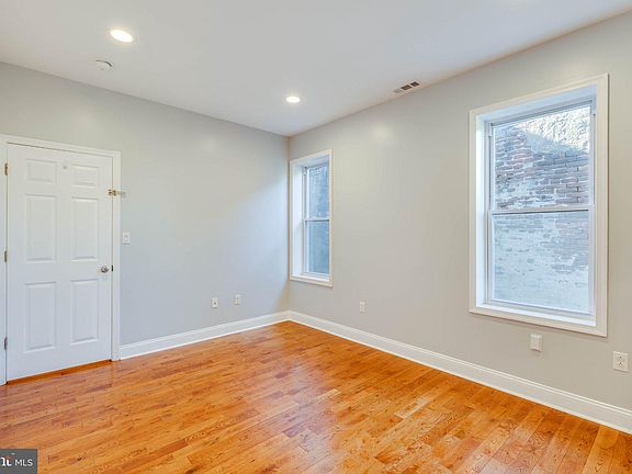 4th image of 2554 N 8th St Unit 2