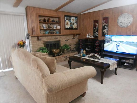 4th image of 4129 Aralia St