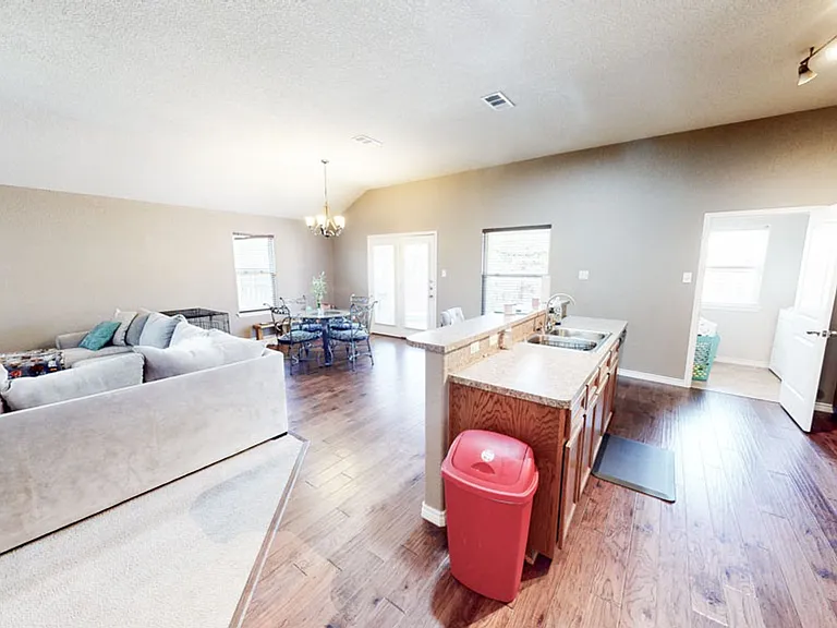 2607 Montague County Dr — Photo 9