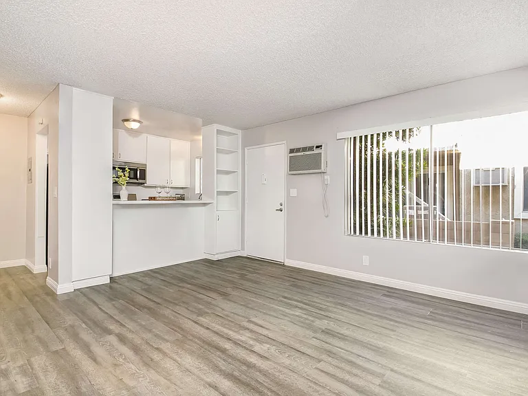 Racquet Club Apartments — Photo 34