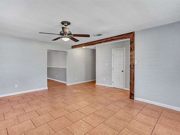 5th image of 1621 Canary Cir