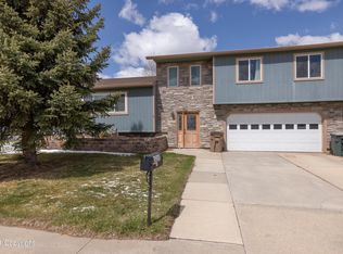 3220 Watsabaugh Dr, Gillette, WY 82718
