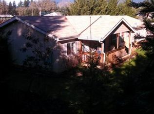 123 Overlook St, Glide, OR 97443