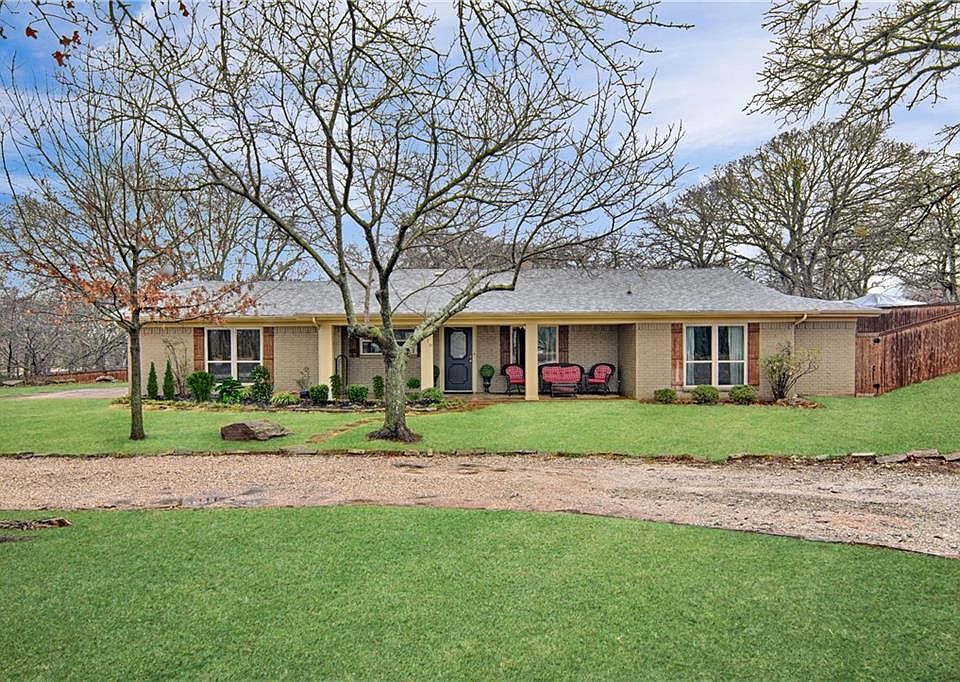 1st image of 1110 Betty Ln