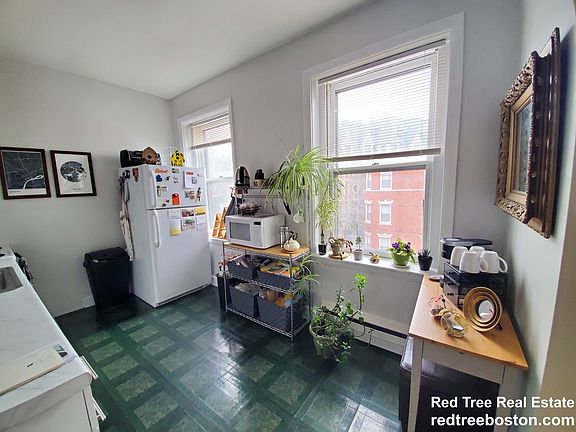 2nd image of 199 Winthrop Rd APT 21