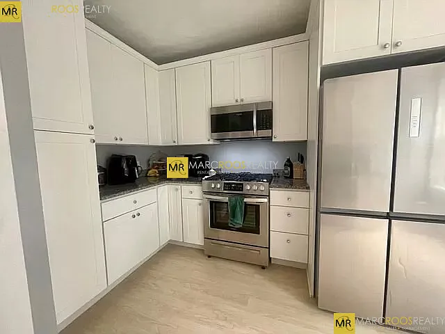4 bed, 9999 sqft, $6,000 — Photo 1