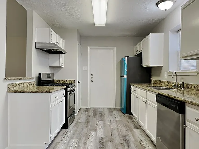 2509 Merrimac Dr — Photo 4