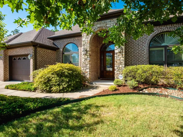 123 Lake Valley Dr, Maumelle, AR 72113